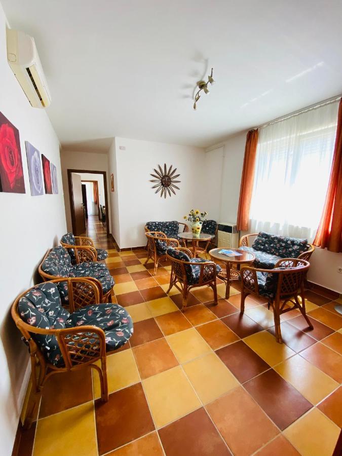 Apartamento Gabi Lux Apartman Hajdúszoboszló Exterior foto