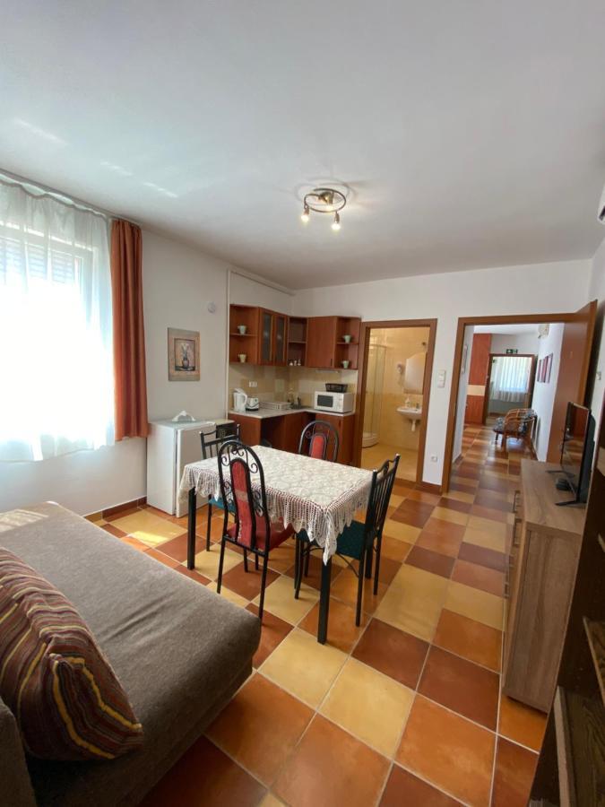 Apartamento Gabi Lux Apartman Hajdúszoboszló Exterior foto